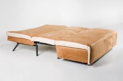Kavč z ležiščem Novelty 120 cm toplo rjav