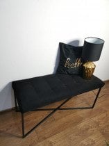 Črna, ravni gumbi, črno podnožje