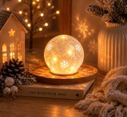 Božični okrasek – bela steklena LED-krogla, fi 12 cm *3202