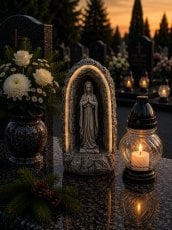 Kipec Marije v kapelici z LED-osvetlitvijo - DED9983