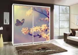 Garderobna omara z drsnimi vrati z grafiko Metulj 2a Penelopa 205 cm - bela