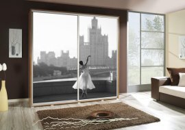 Garderobna omara z drsnimi vrati z grafiko Baletka 2 Penelopa 205 cm - hrast riviera