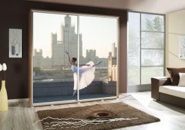 Garderobna omara z drsnimi vrati z grafiko Baletka 1 Penelopa 205 cm - hrast riviera