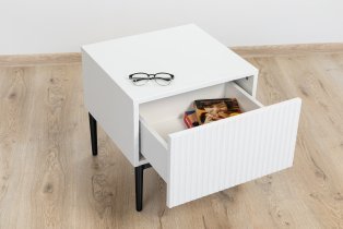 Bogart - Nočna omarica Nicole 46 1SZ - bela
